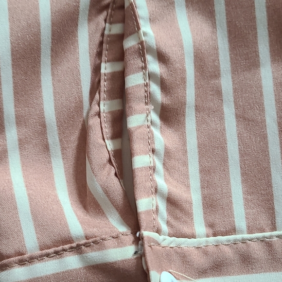 Peach coloured top - Picture 4 of 8